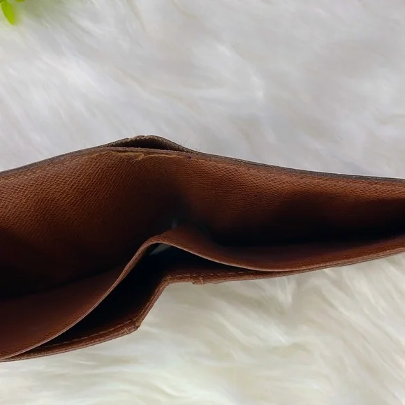 Louis Vuitton Monogram Bifold Wallet - Picture 13 of 14